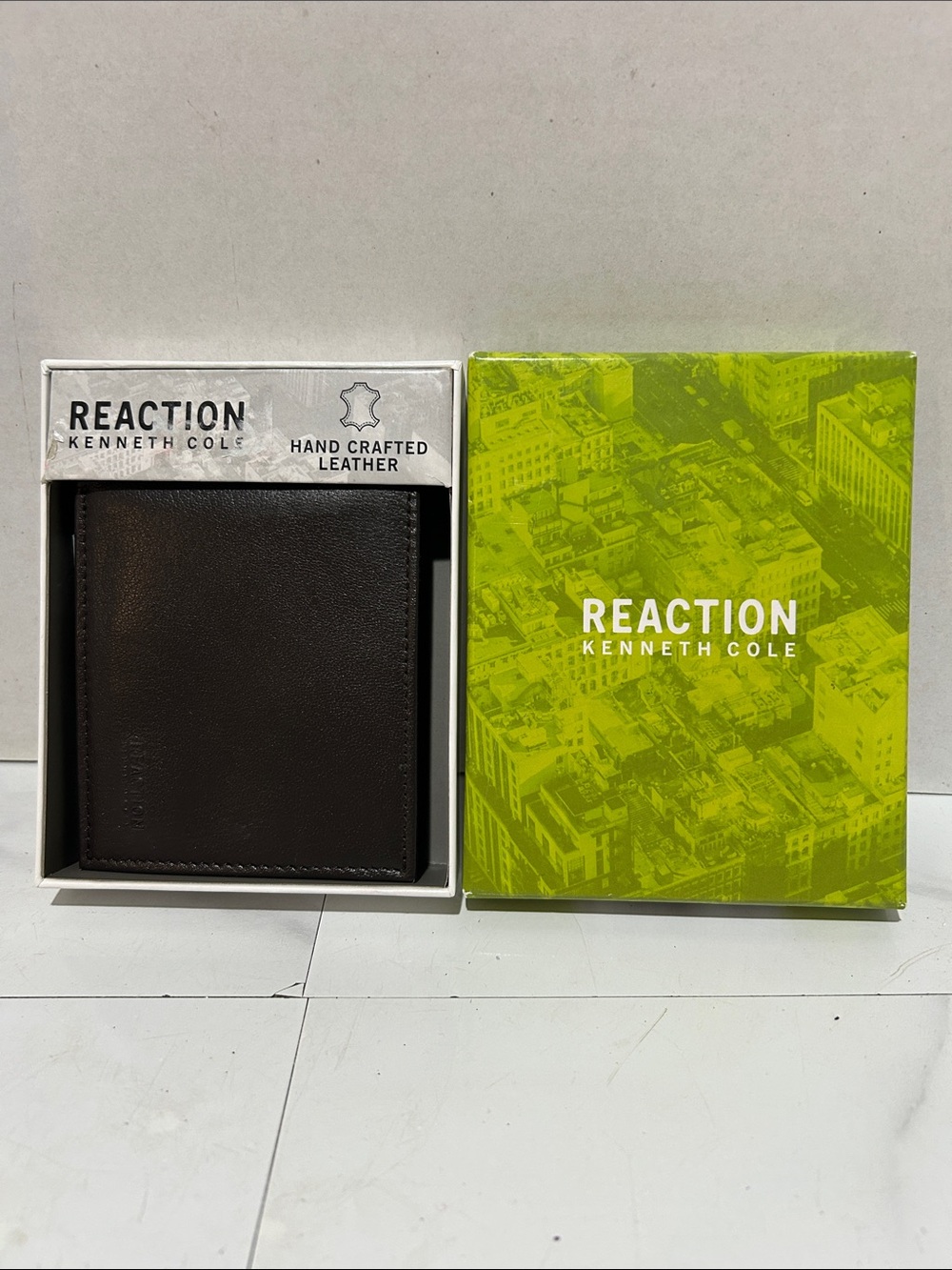 Kenneth Cole Reaction men’s leather folding wallet NWT